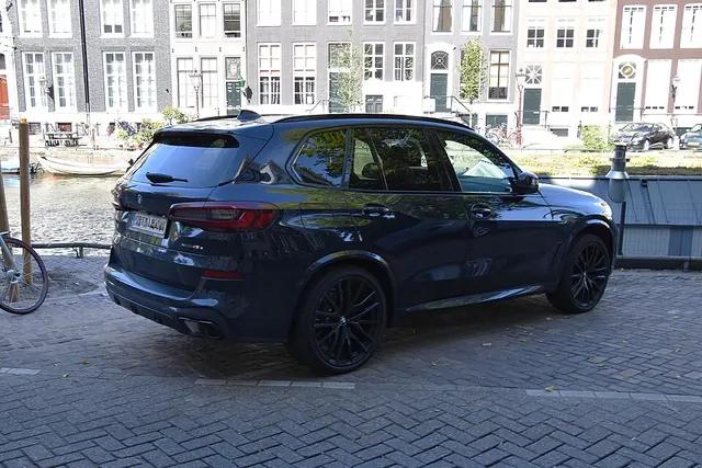 2025 BMW X5 (photo for reference, not the listed car)