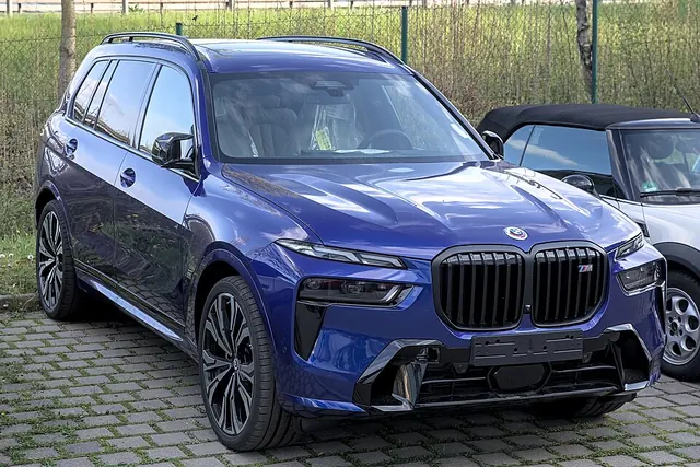 2027 BMW X7 (photo for reference, not the listed car)