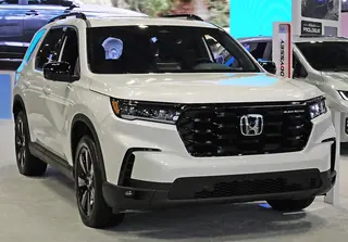 2022 Honda Pilot, a photo of this model, not the listed car