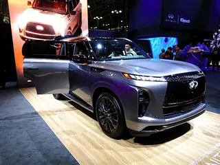 2027 INFINITI QX80, a photo of this model, not the listed car