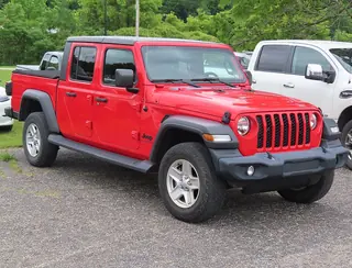 2023 Jeep Gladiator, a photo of this model, not the listed car