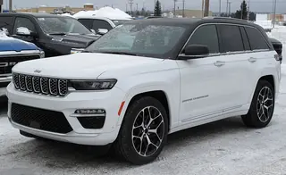 2023 Jeep Grand Cherokee, a photo of this model, not the listed car