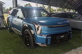 2026 Kia EV9, a photo of this model, not the listed car