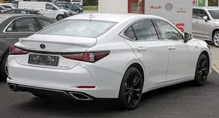 2026 Lexus ES 350e, a photo of this model, not the listed car