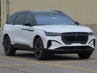 2024 Lincoln Nautilus, a photo of this model, not the listed car