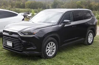 2026 Toyota Grand Highlander, a photo of this model, not the listed car
