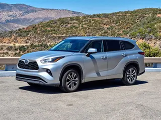 2026 Toyota Highlander, a photo of this model, not the listed car